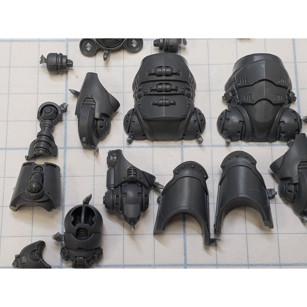 30K Space Marine Bits Saturnine Terminator Squad Armored Torso Legs Feet Set #01 - Picture 7 of 10